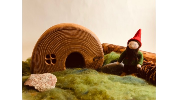red long hat elf